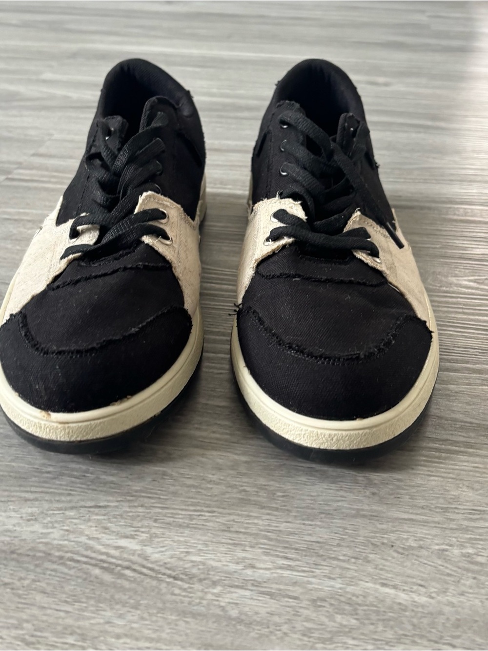 Boohoo Black and Cream Low-Top Lace-Up Sneakers